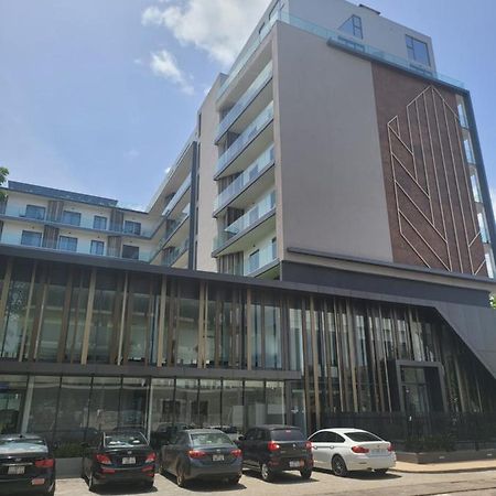 Rt Properties @ The Lennox Airport Residential Аккра Экстерьер фото